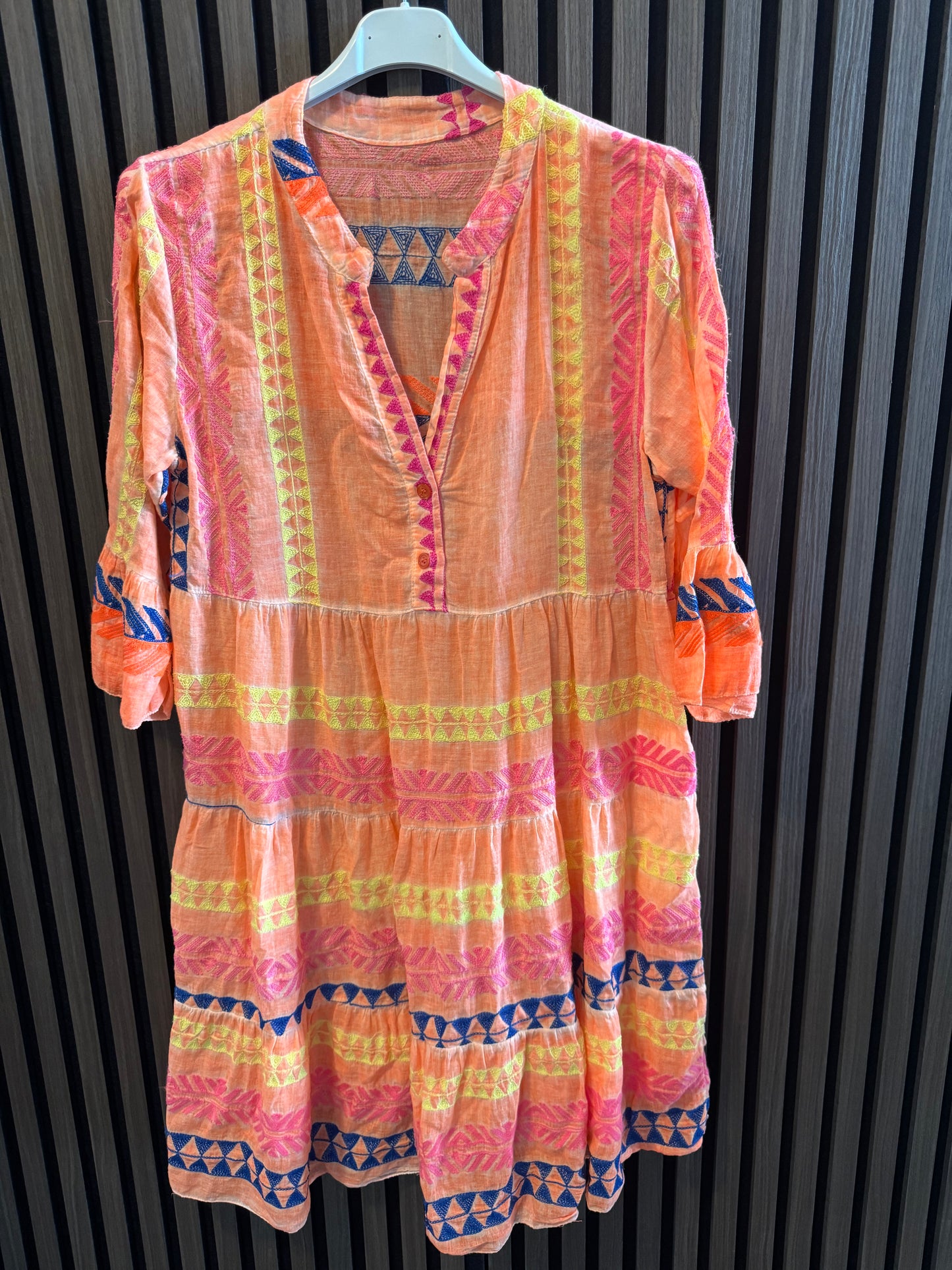GEMUSTERTES STRANDKLEID | ORANGE