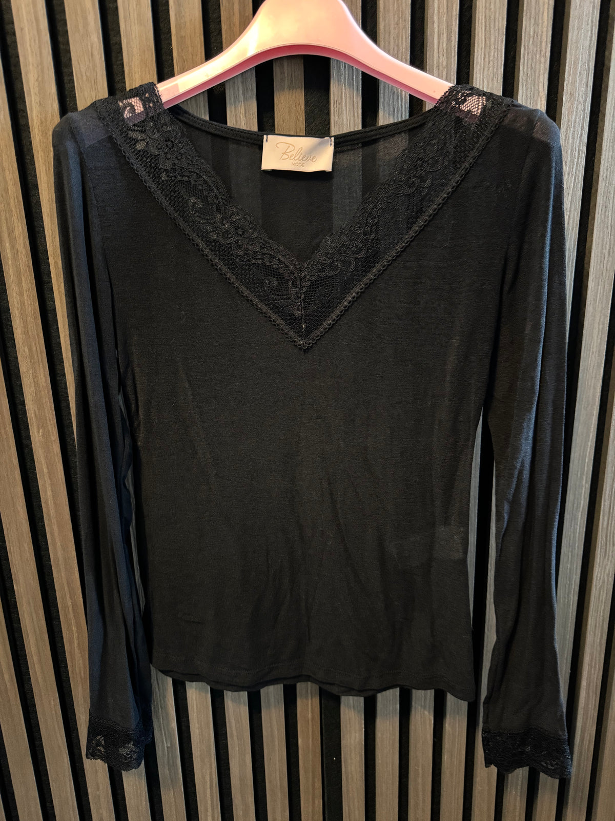 LONGSLEEVE MIT V-AUSSCHNITT UND CASHMERE ANTEIL | SCHWARZ