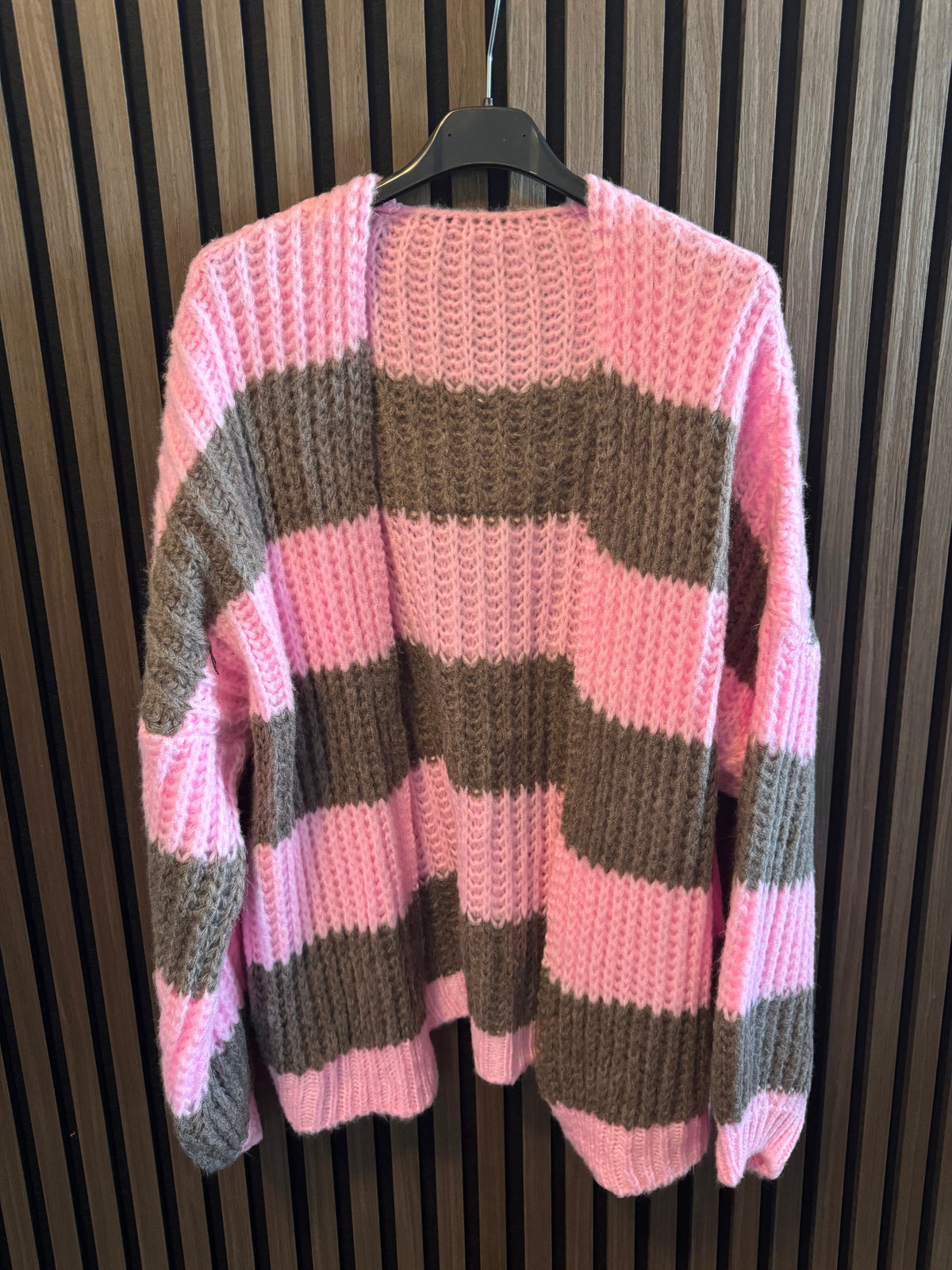 KUSCHLIGE STRICKJACKE | BREITE STREIFEN | ROSA-TAUPE