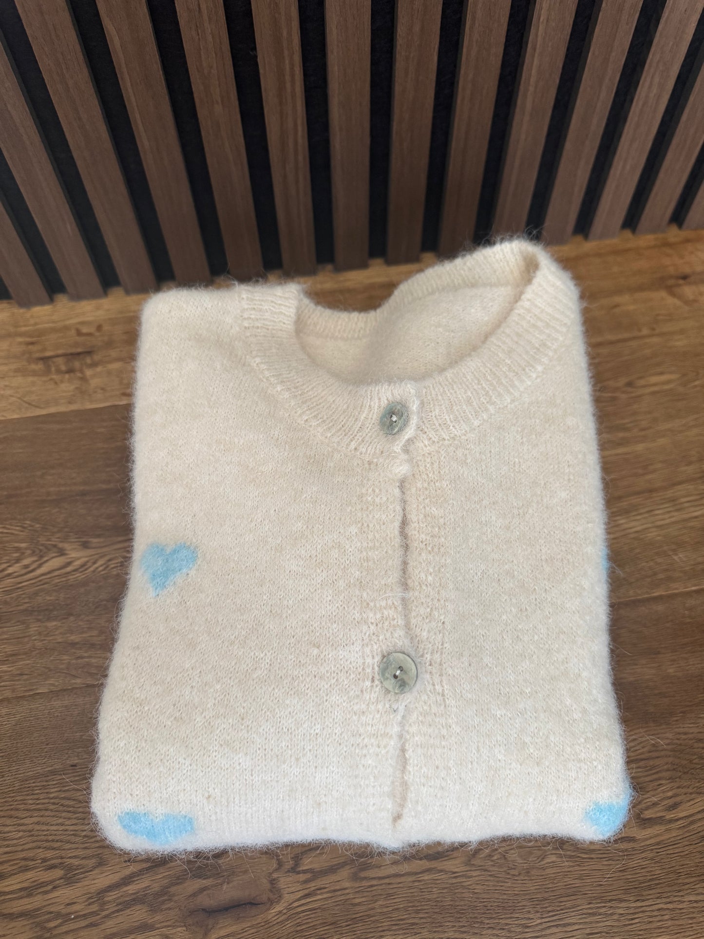 KURZARM CARDIGAN | HERZEN | CREME-HELLBLAU
