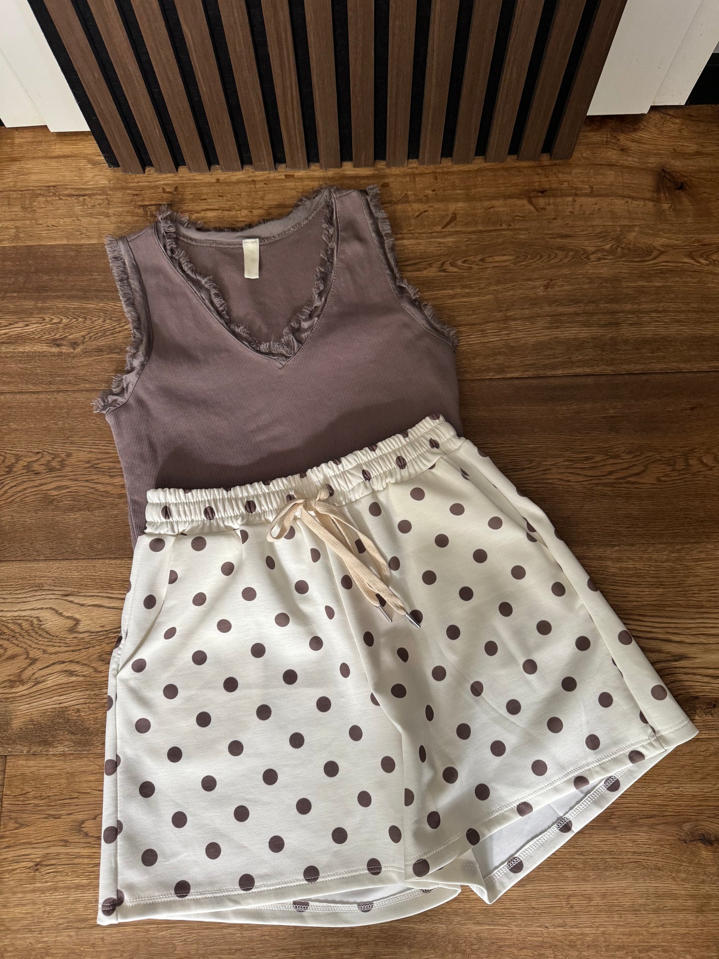 BASIC TOP MIT FRANSEN DETAILS