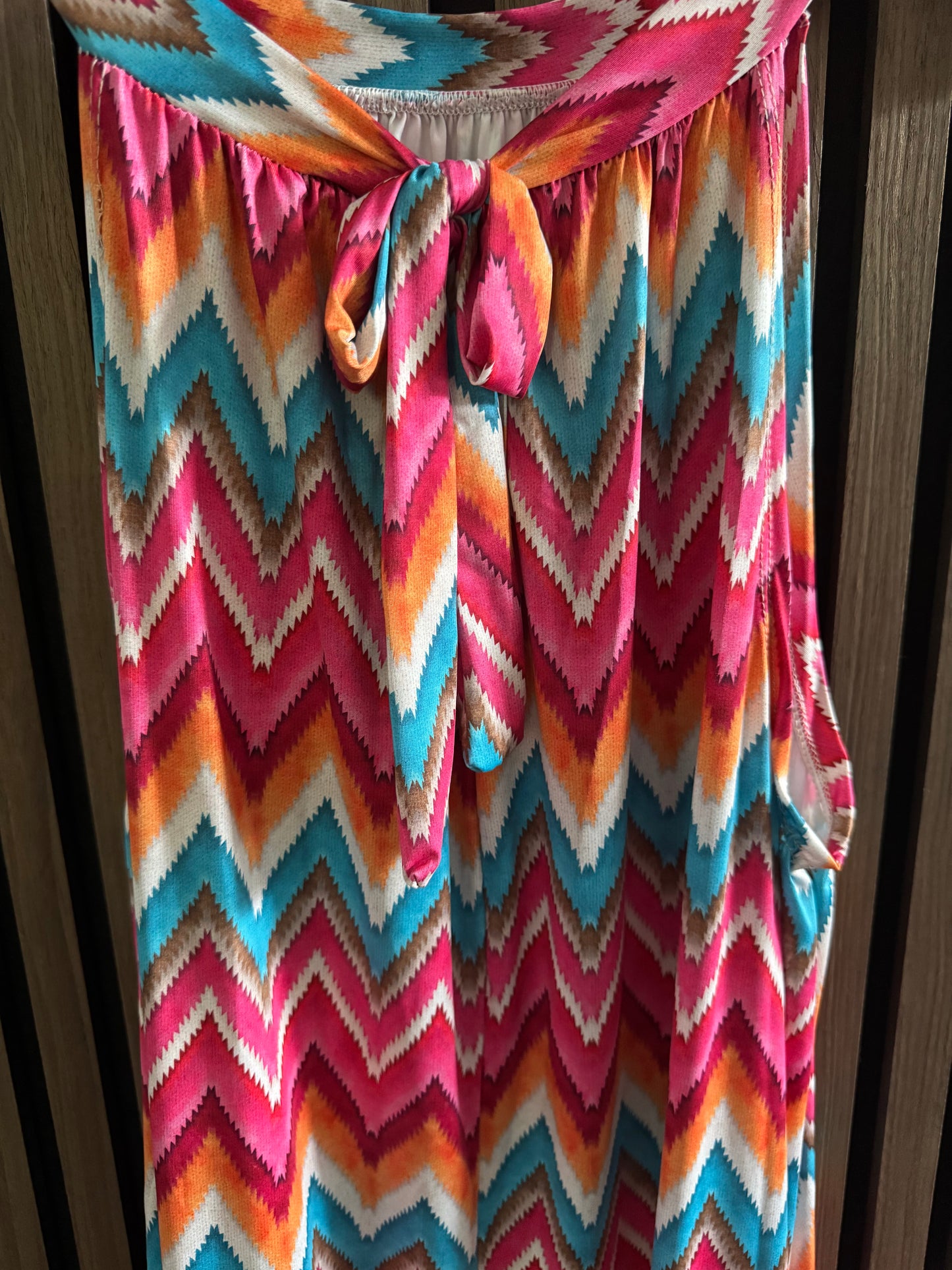 KURZES FLIESSENDES KLEID | MUSTER | PINK-TÜRKIS