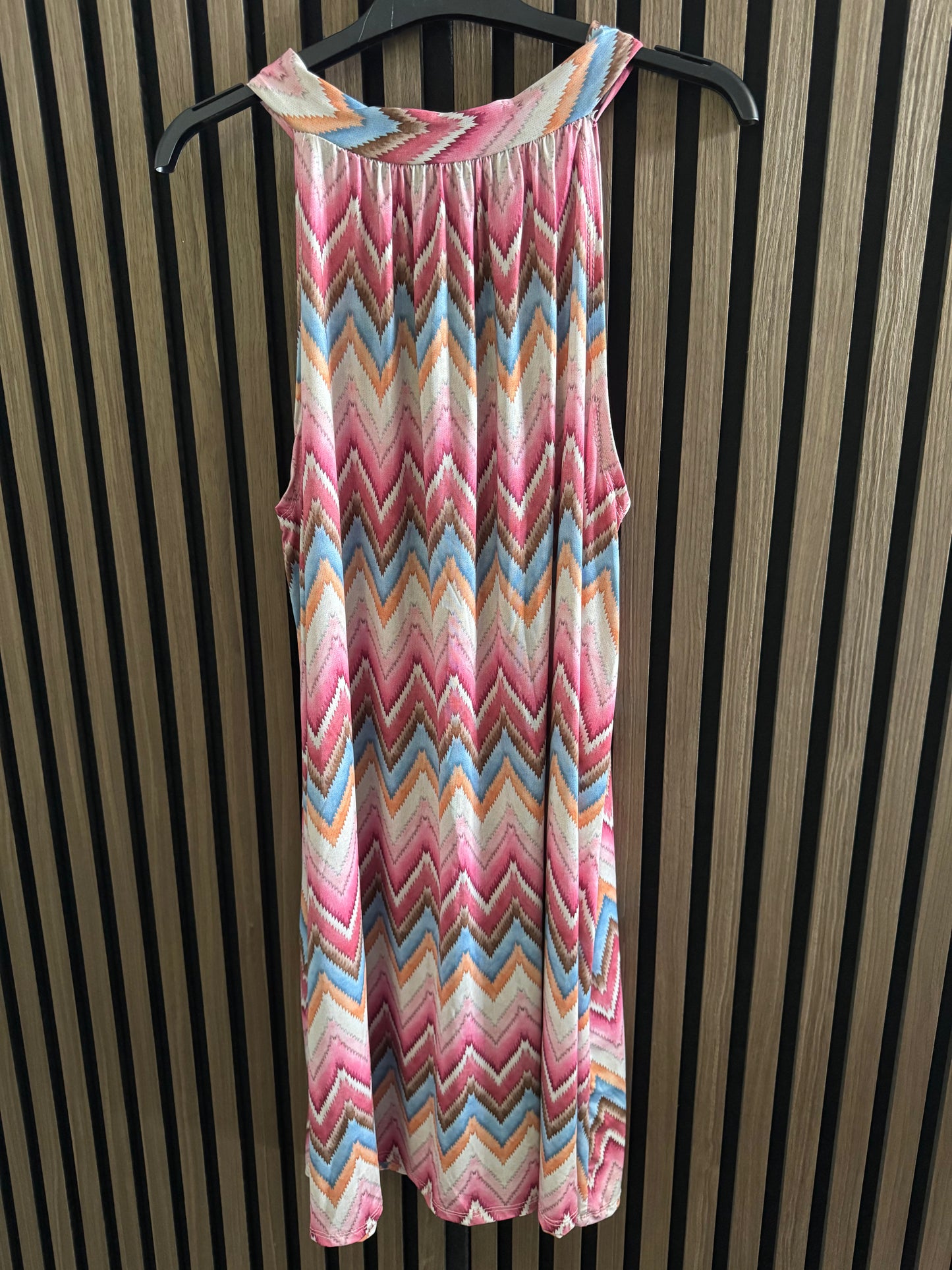 KURZES FLIESSENDES KLEID | MUSTER | PINK