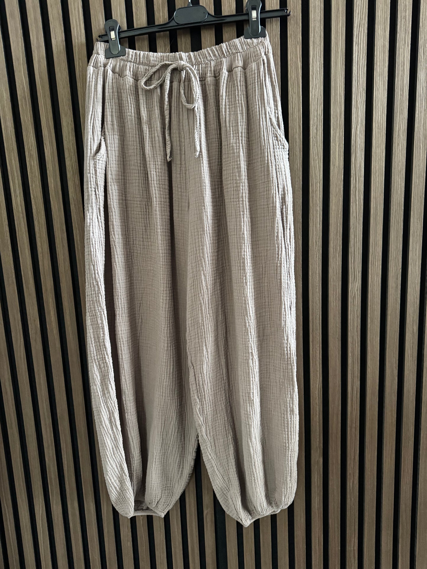 MUSSELIN HOSE BÜNDCHEN | TAUPE