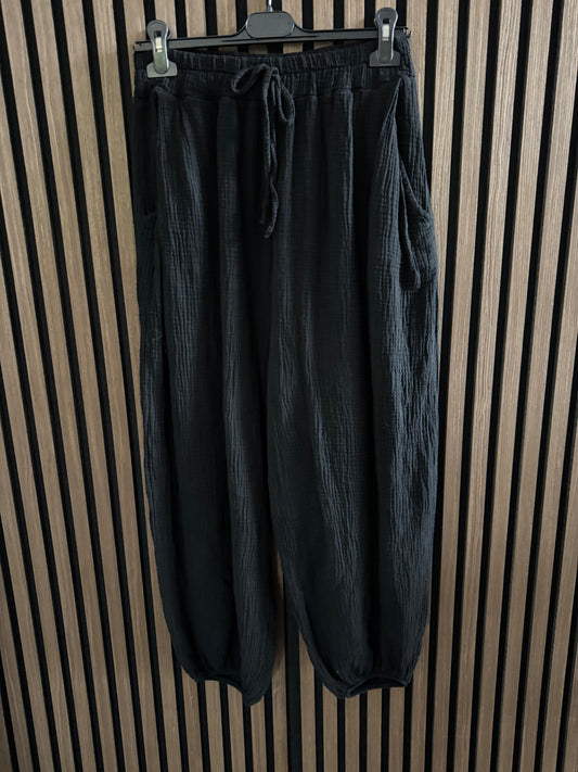 MUSSELIN HOSE BÜNDCHEN | SCHWARZ