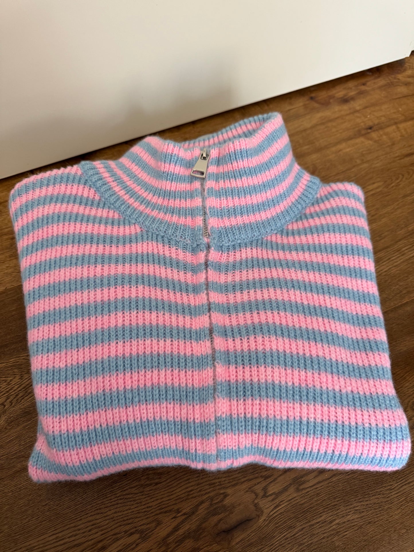 ZIPP CARDIGAN | HELLBLAU / ROSA