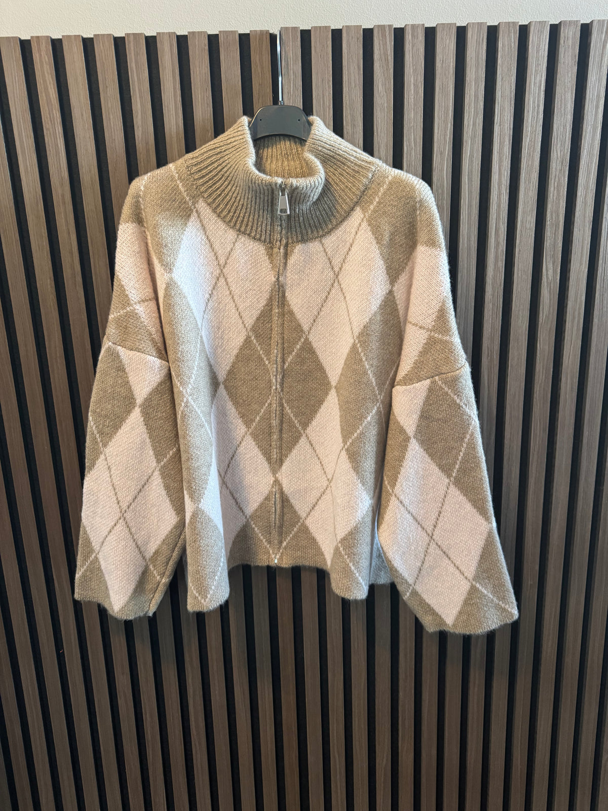 ZIPP STRICKJACKE | KARO