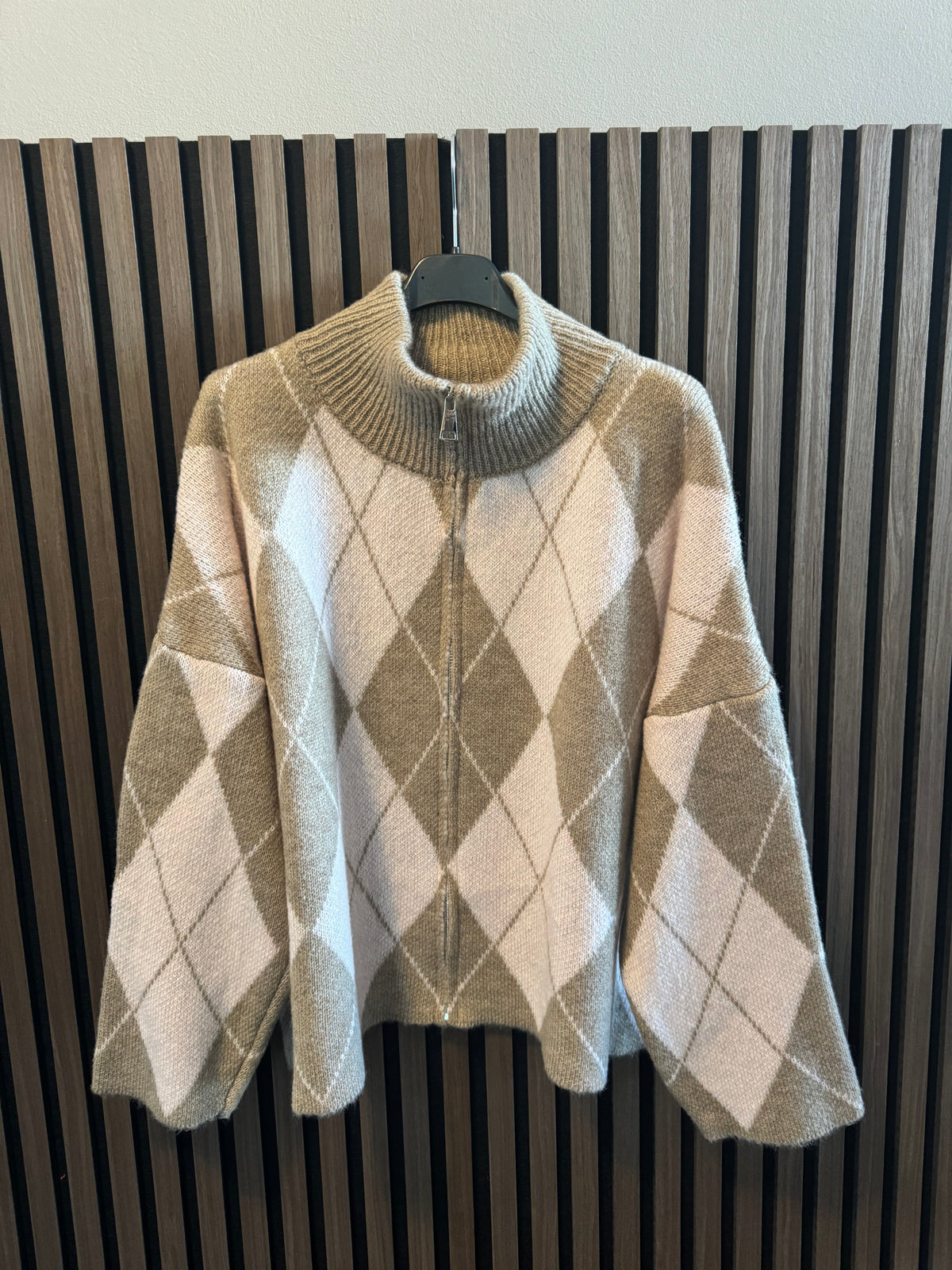 ZIPP STRICKJACKE | KARO