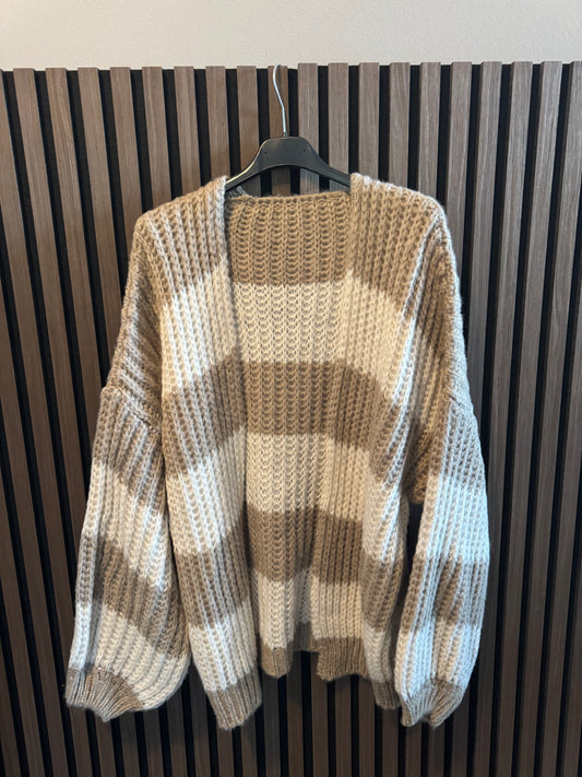 KUSCHLIGE STRICKJACKE | BREITE STREIFEN | CREME-BEIGE