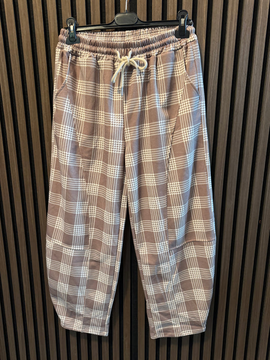 KARO HOSE MIT DEHNBAREM BUND | CREME-TAUPE